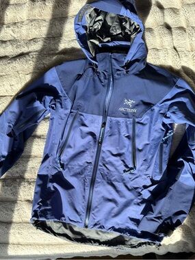 Arc'teryx Beta AR Blue Hooded Shell Jacket - M